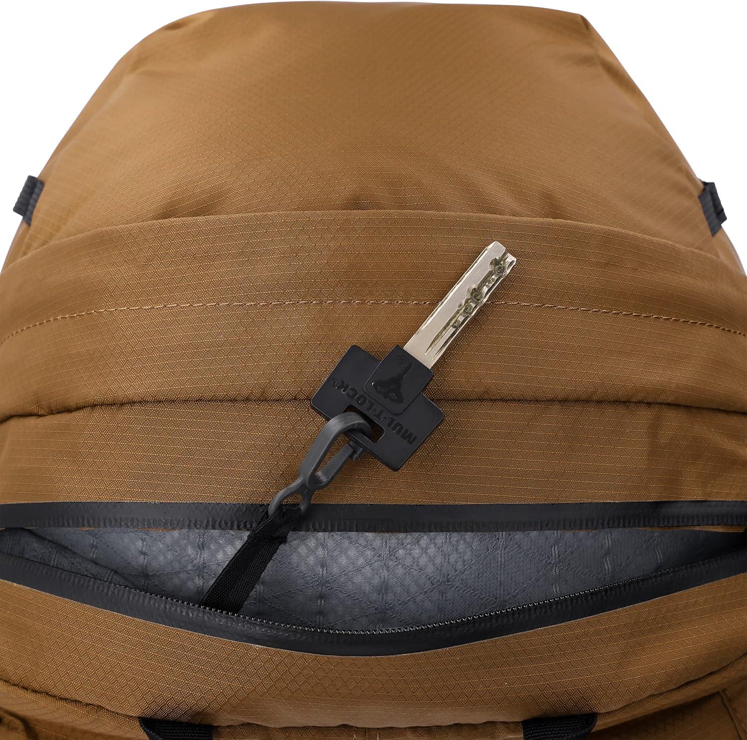 imageOutdoor Research Adrenaline Day Pack 20L Black 1 sizeCoyote